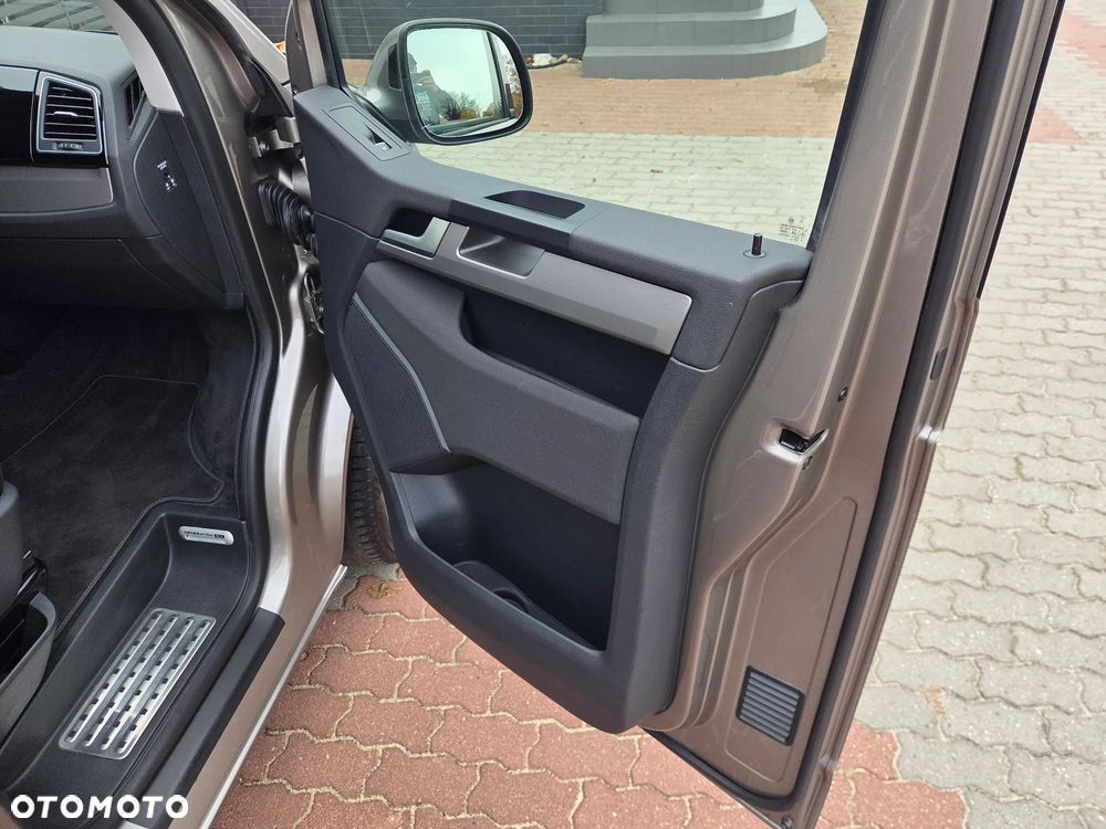 Volkswagen Multivan - 10