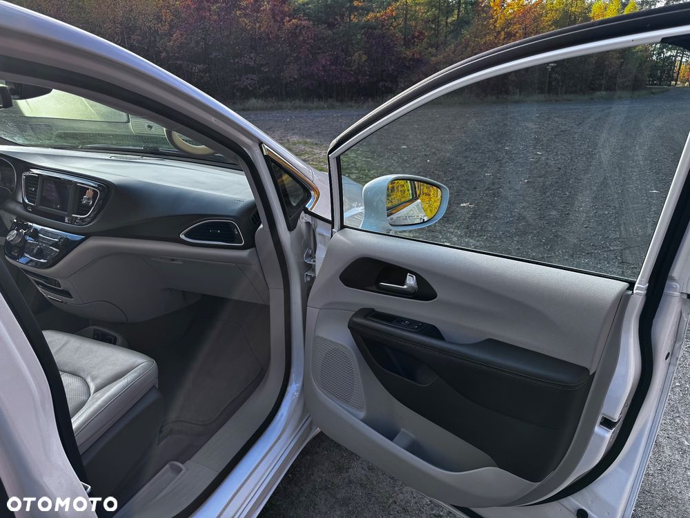 Chrysler Pacifica - 8