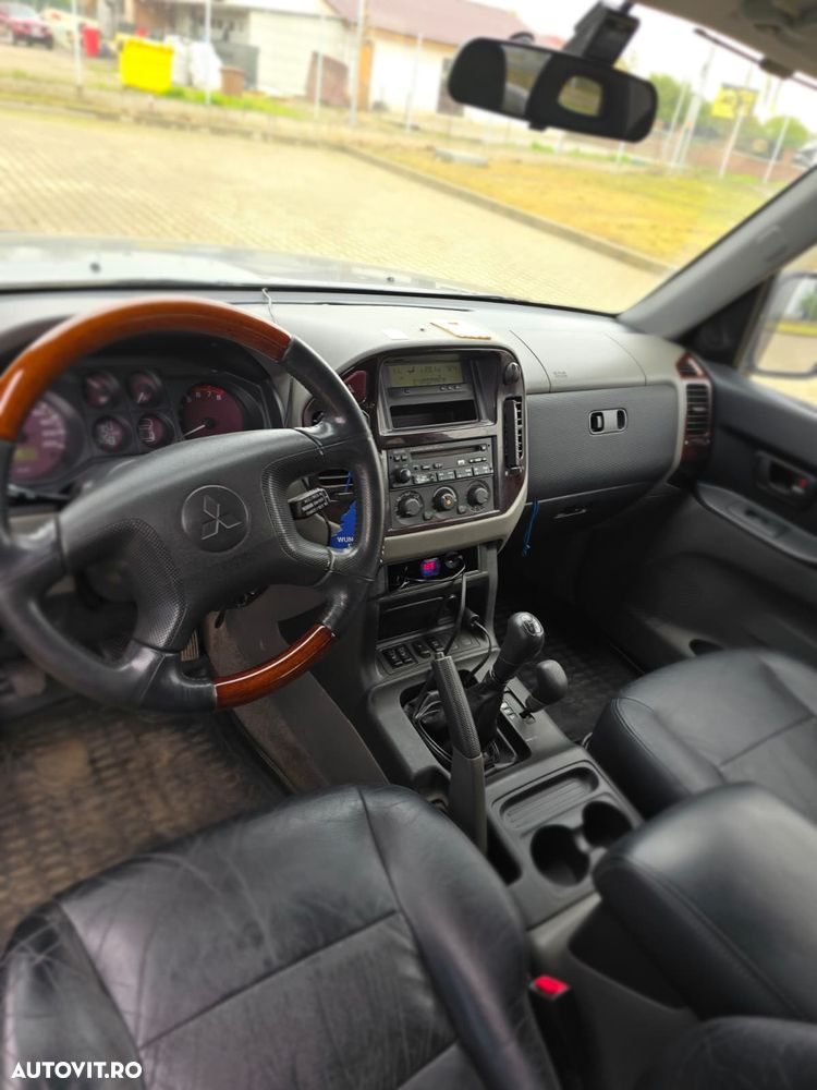 Mitsubishi Pajero - 9