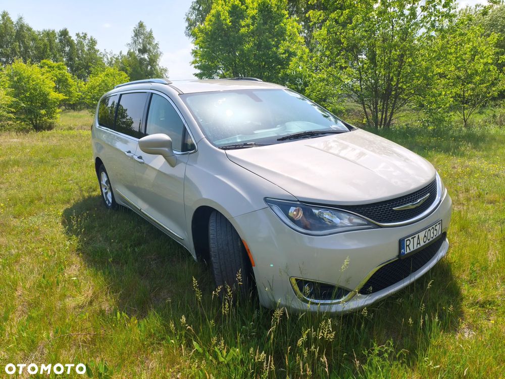Chrysler Pacifica - 2