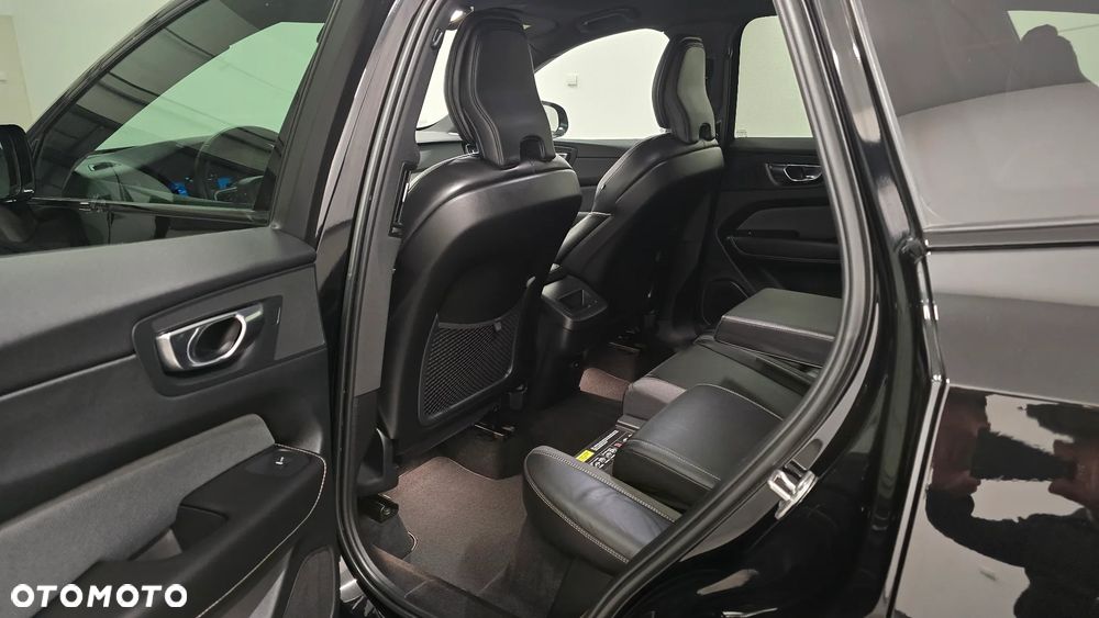 Volvo XC 60 B4 D Plus Dark - 16