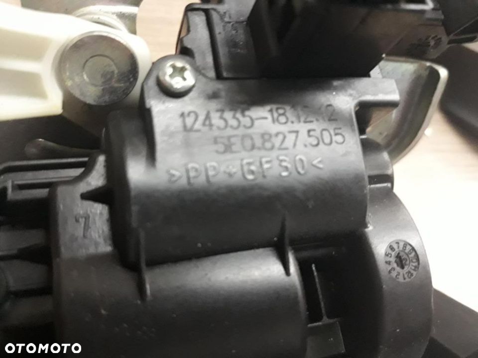 Zamek Bagażnika 5E0827505 Skoda Octavia III Rapid - 2