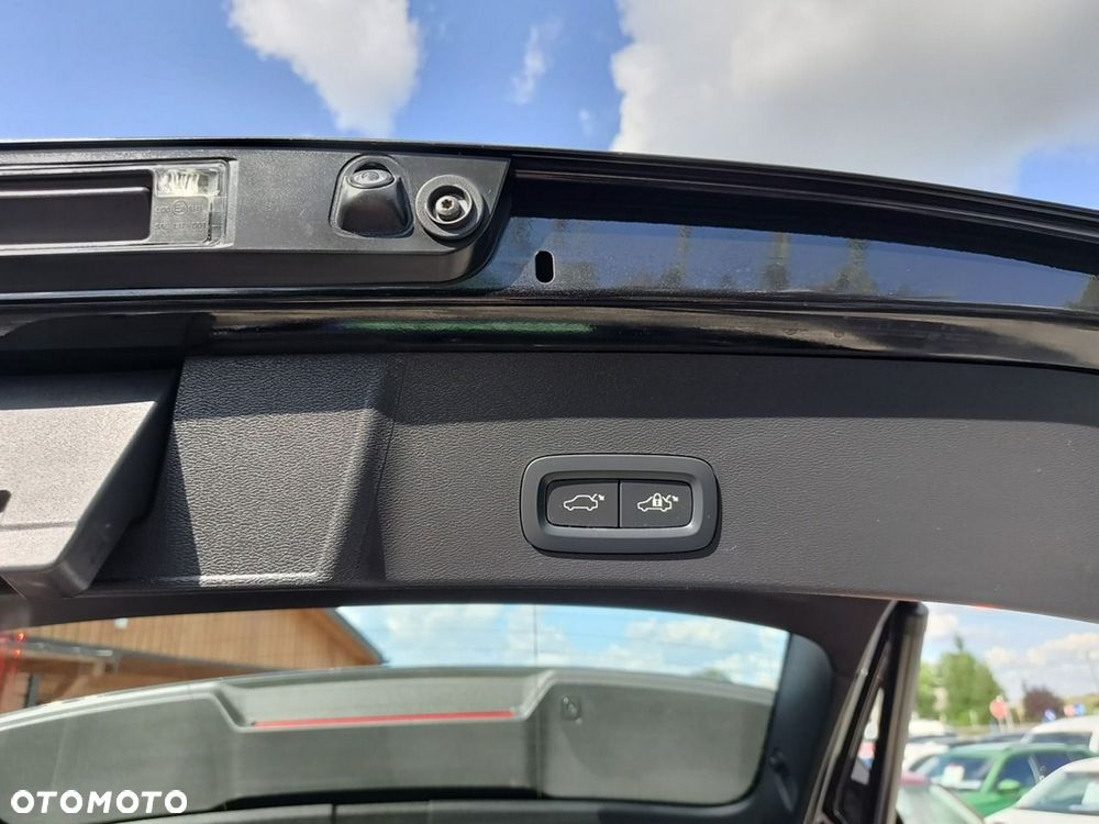 Volvo XC 40 82kWh Recharge Twin AWD Plus - 32