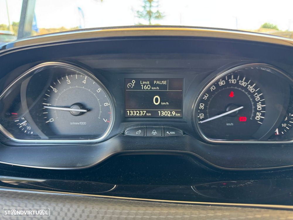 Peugeot 2008 1.2 PureTech Allure - 18