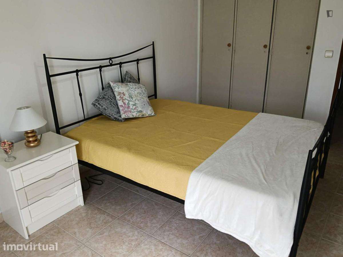 Quarto - localizado em Setubal - Grande imagem: 4/8