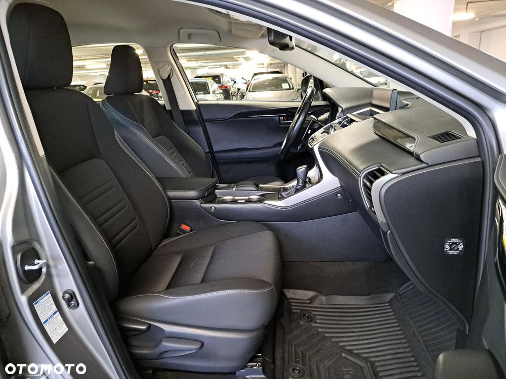 Lexus NX 300h Business Edition AWD - 11