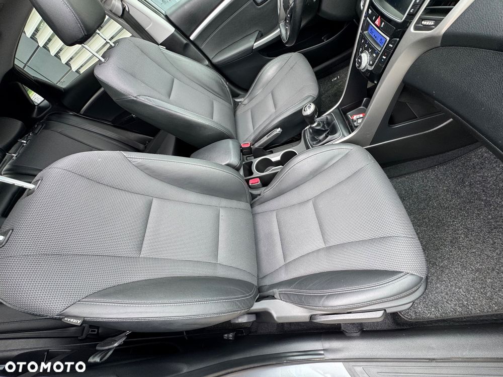 Hyundai i30 blue 1.6 CRDi YES Gold - 15