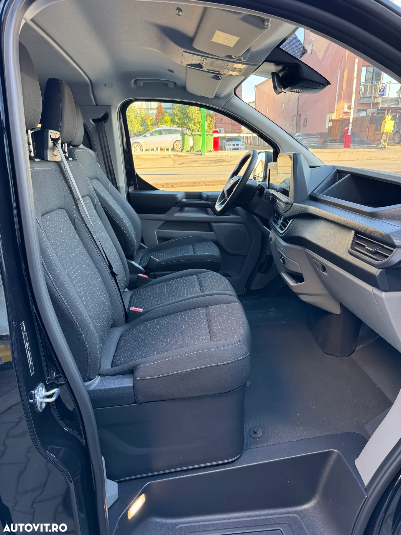 Ford Transit Custom Kombi 320 2.0 EcoBlue 170 CP L2H1 Trend Aut. - 24