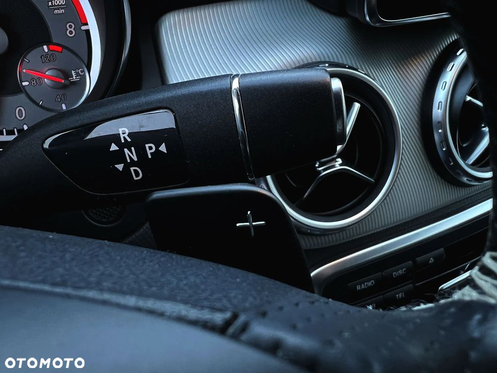 Mercedes-Benz GLA 200 7G-DCT Style - 27