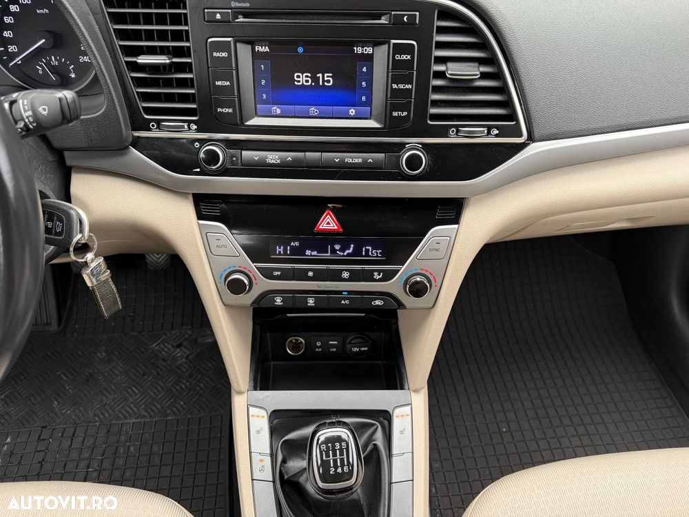 Hyundai Elantra 1.6 CRDI Exclusive - 7