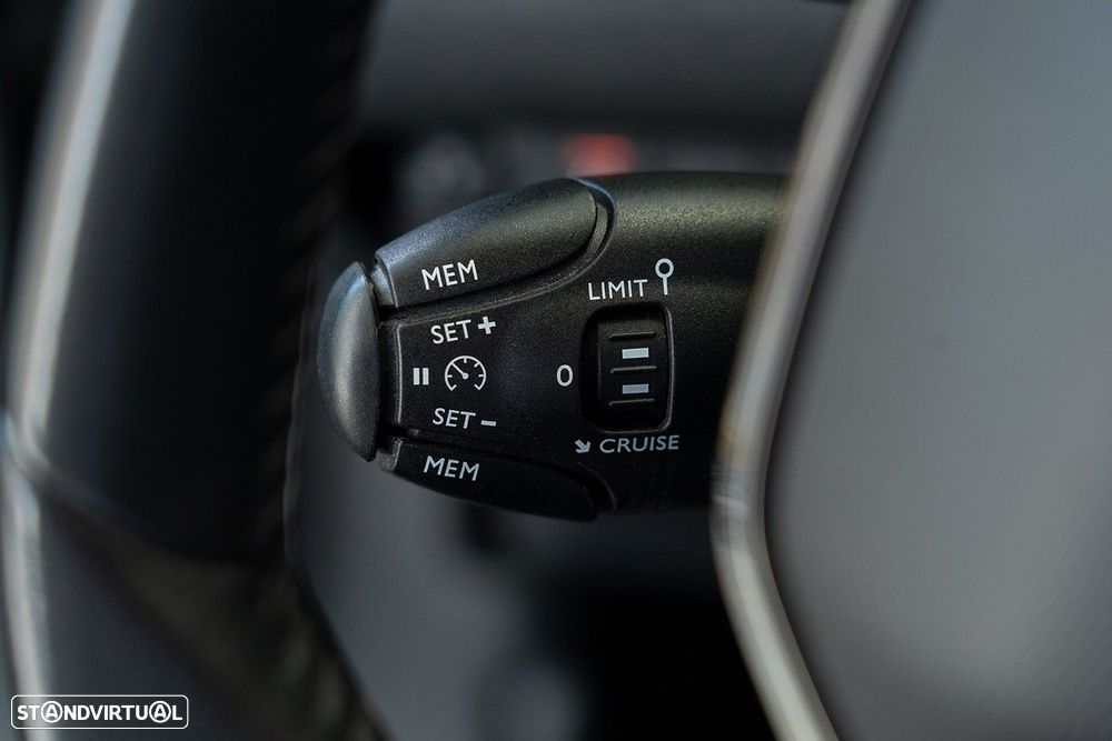 Peugeot e-2008 50 kWh Active - 23
