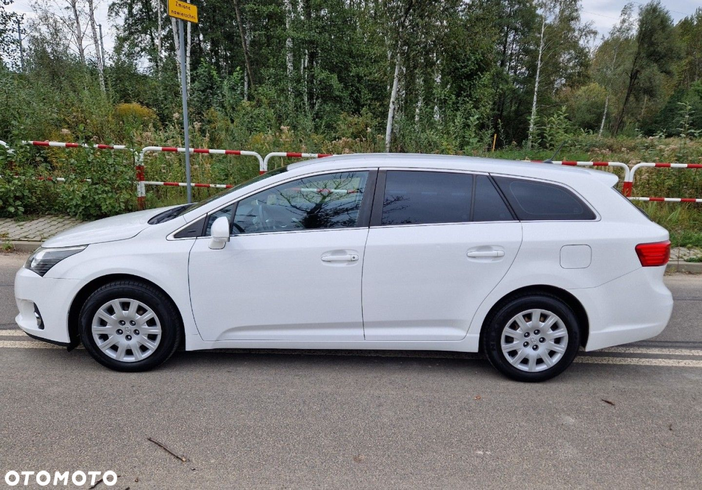 Toyota Avensis Combi 1.8 Business Edition - 4