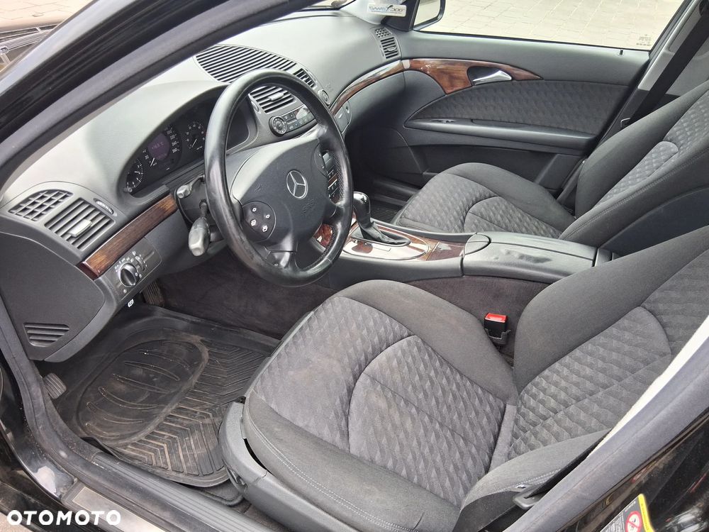 Mercedes-Benz Klasa E 240 4-Matic Classic - 13