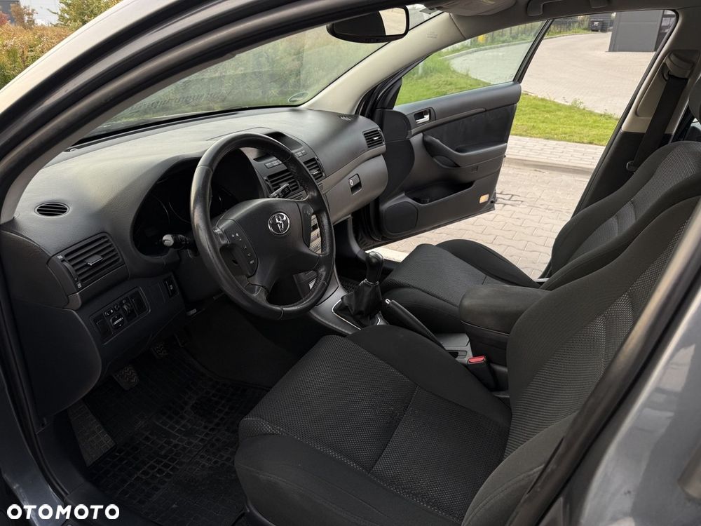 Toyota Avensis 1.8 VVT-i Combi - 7