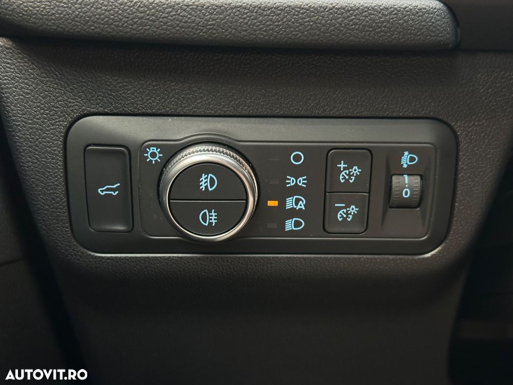 Ford Kuga 2.5 Duratec FHEV ST-LINE - 29