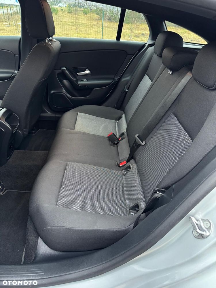 Mercedes-Benz CLA 180 d - 19