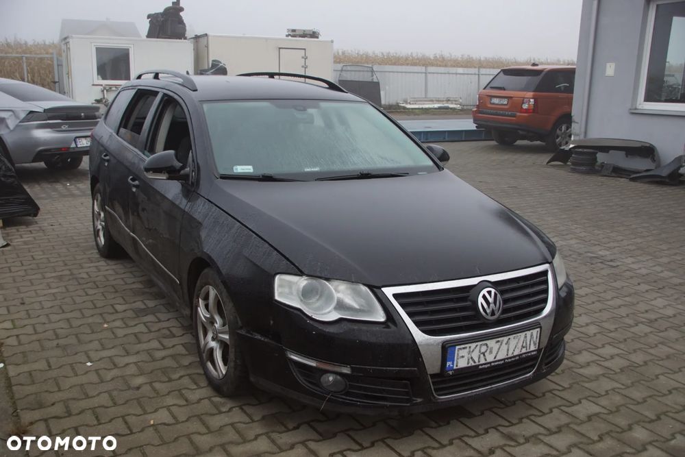 Auto na części - Volkswagen Passat B6 Lift 1.6 TDI 105 KM CAYC MDM L041 2010R Silnik Skrzynia Drzwi Maska Zderzak Błotnik Klapa Lampa Lusterko Klamka Deska Kokpit Sterownik Moduł Czujnik Licznik Kierownica Panel Wyświetlacz - 3
