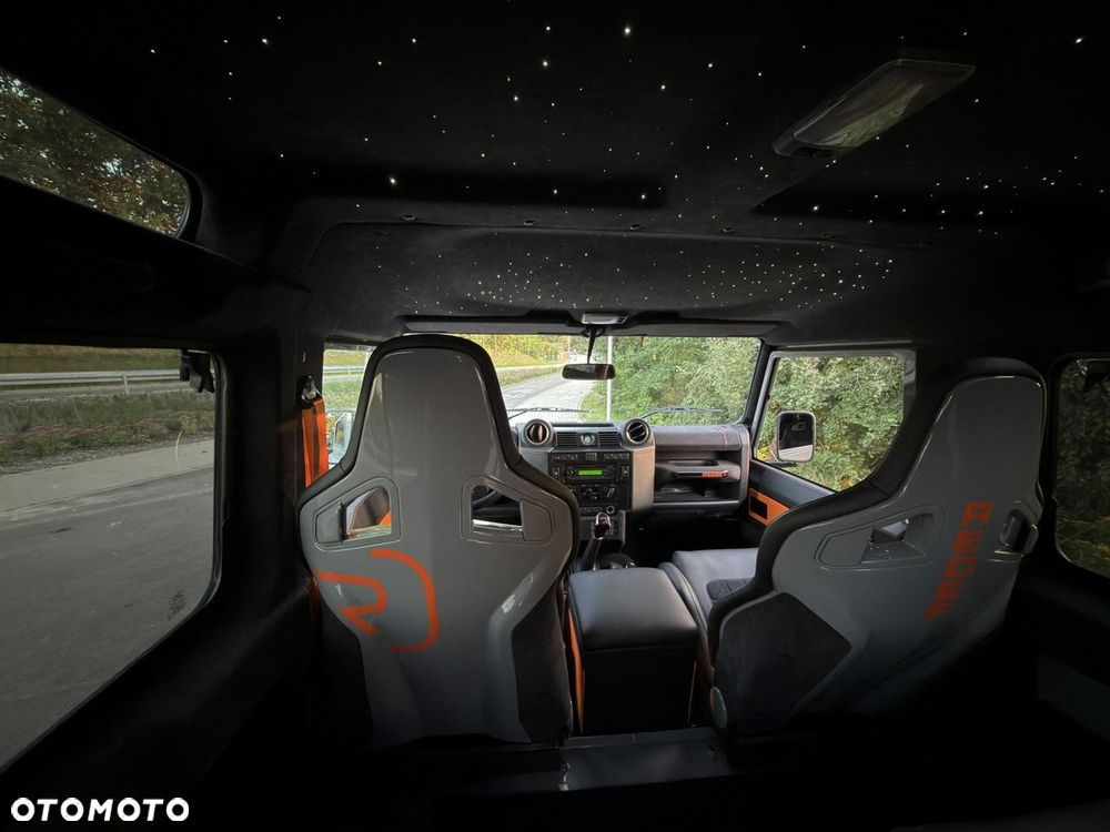 Land Rover Defender 2.4 TD4 SE - 29