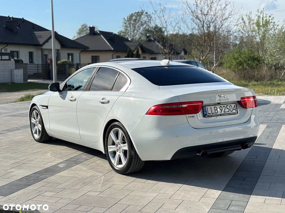 Jaguar XE 25t Prestige - 6