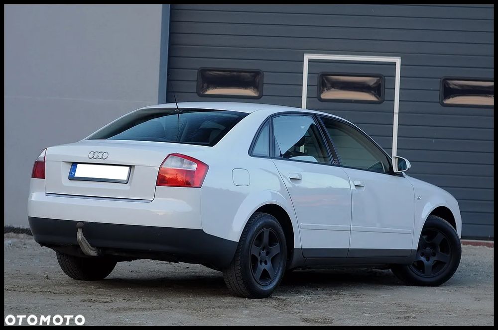 Audi A4 Limousine - 4