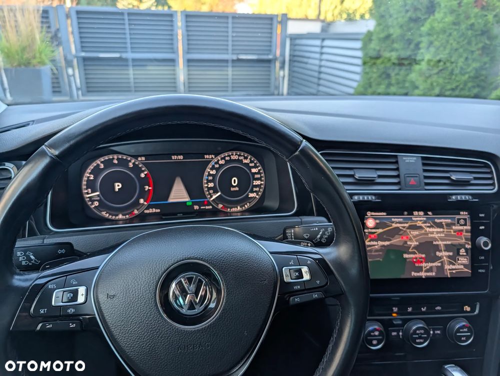 Volkswagen Golf - 25