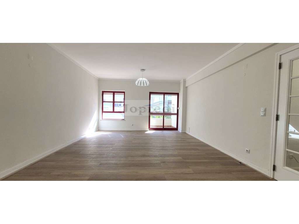 Apartamento T2 remodelado com lugar de garagem