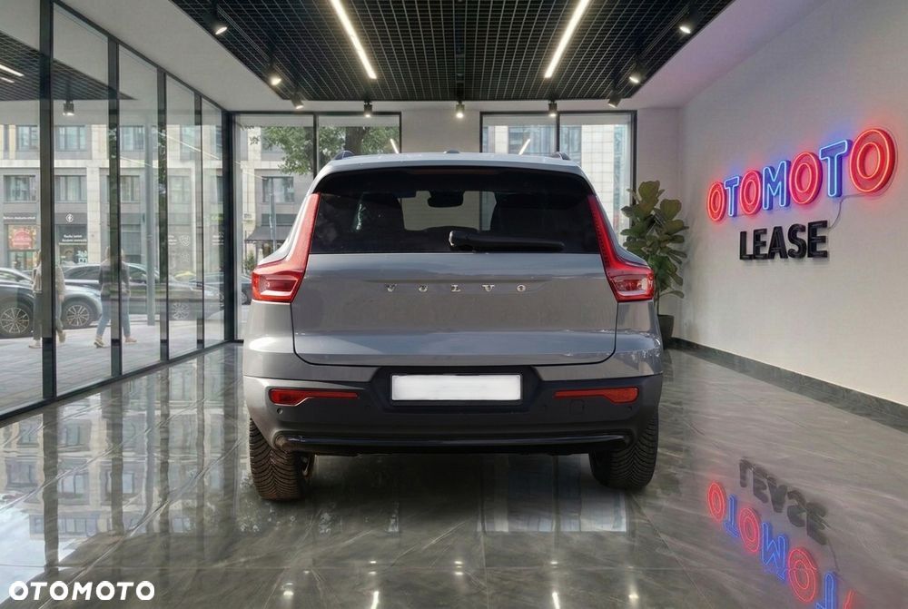 Volvo XC 40 B3 Plus Dark - 4