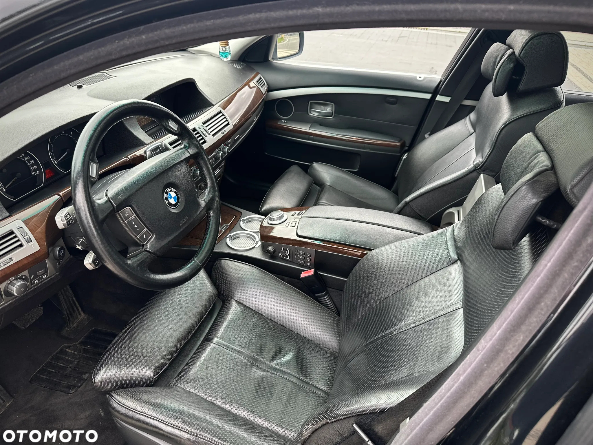BMW Seria 7 750i L - 24