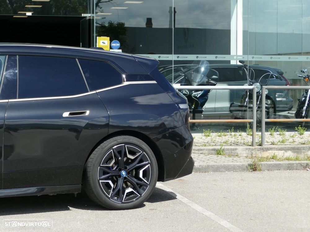 BMW iX xDrive 40 Pack Desportivo - 17