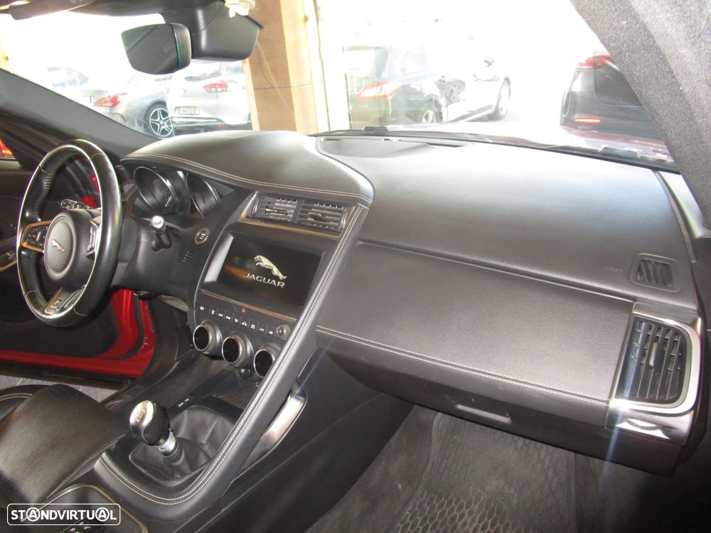 Jaguar E-Pace - 17