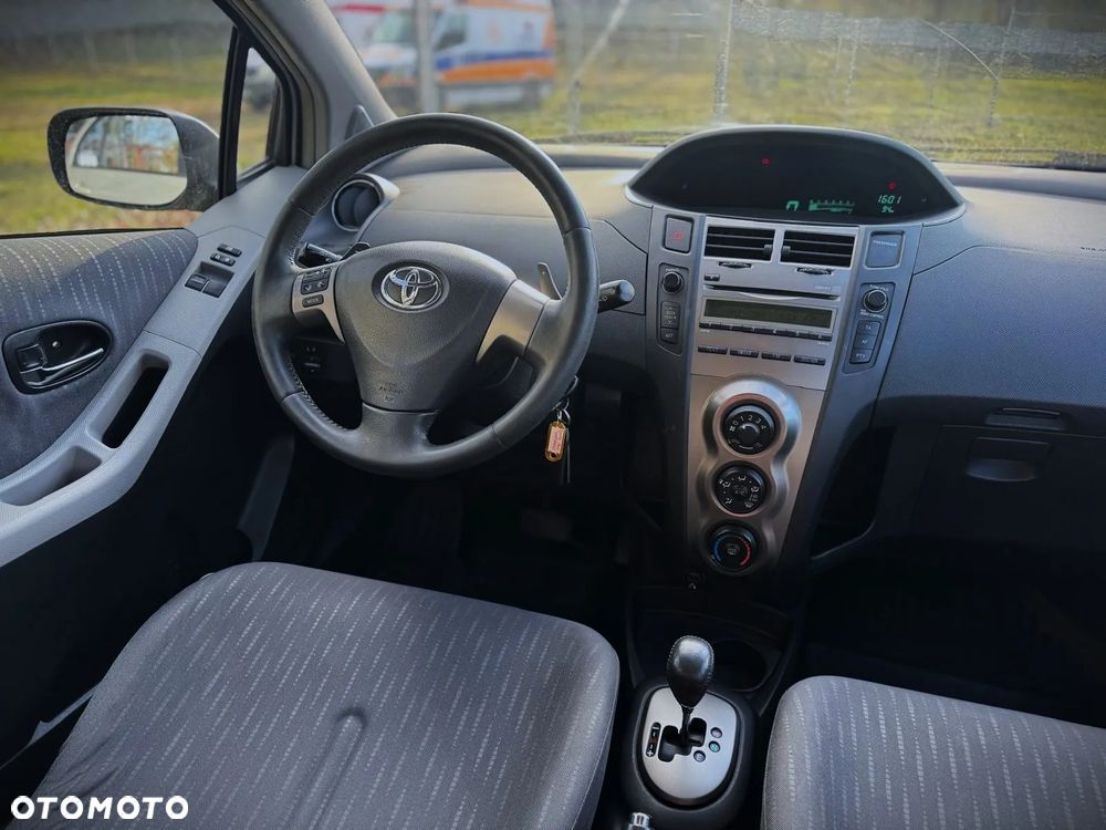 Toyota Yaris - 7