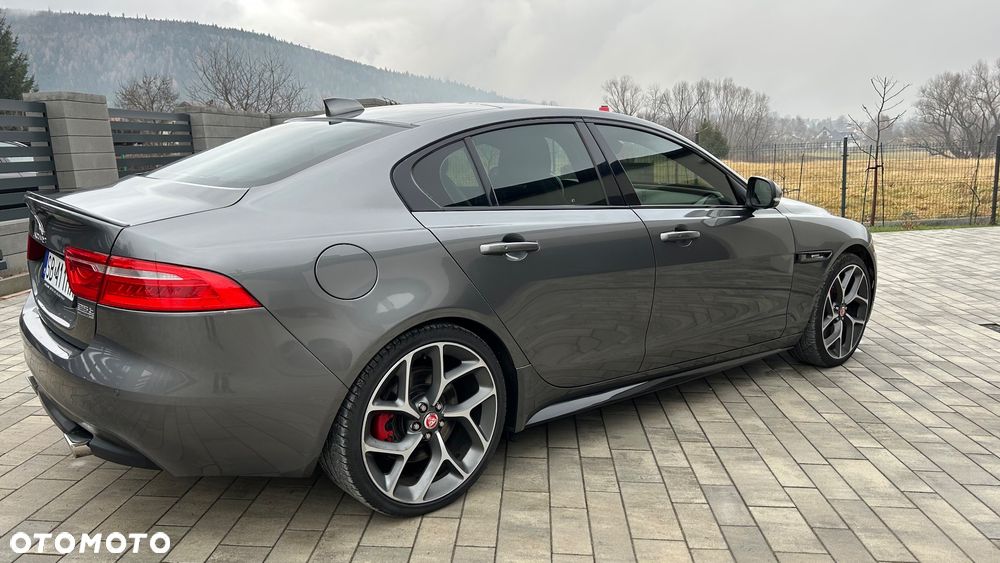 Jaguar XE - 18