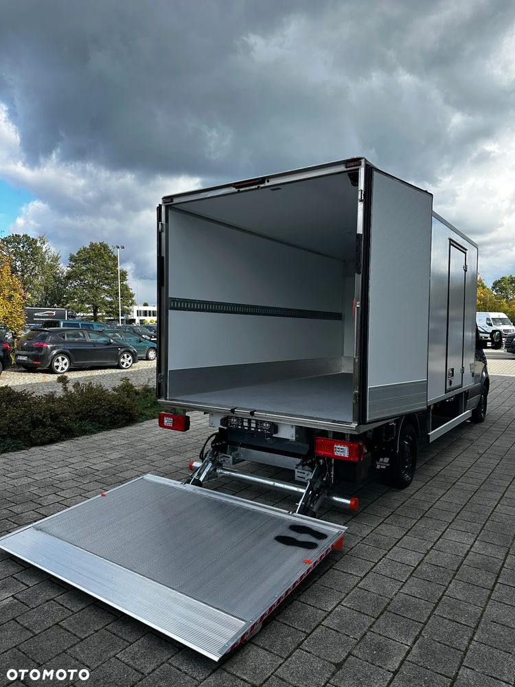 Mercedes-Benz Sprinter - 41