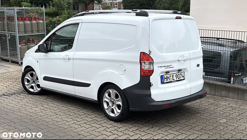 Ford Transit Courier - 25