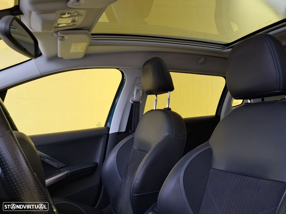 Peugeot 2008 1.2 PureTech Allure - 12