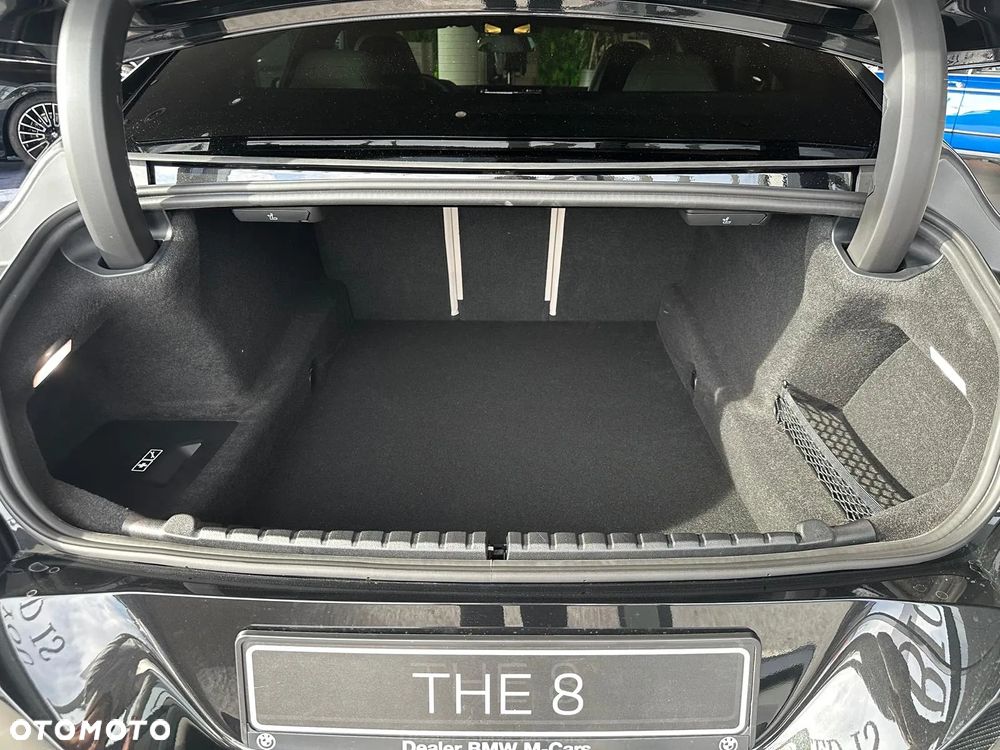 BMW Seria 8 - 26