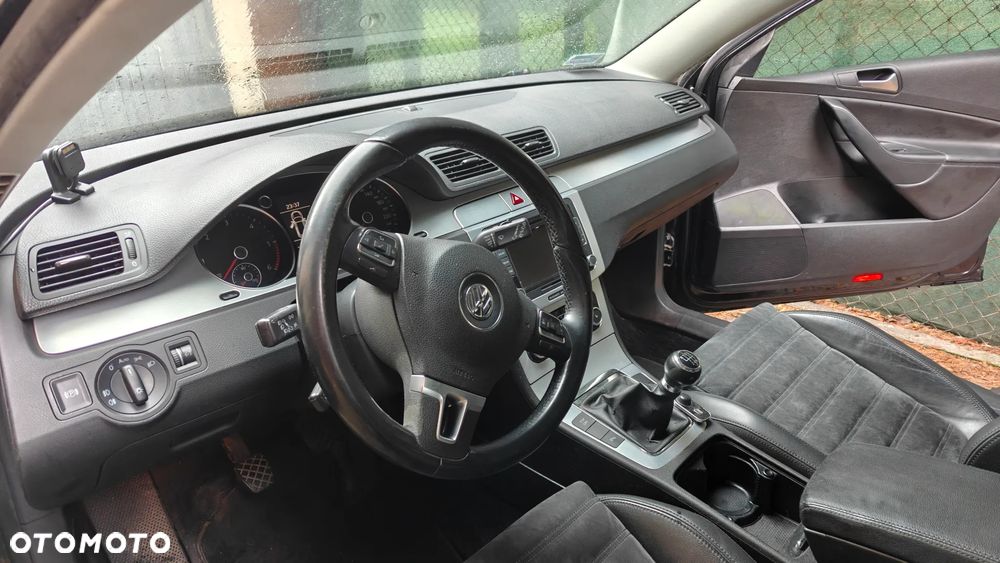 Volkswagen Passat 2.0 TDI Highline - 26