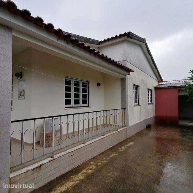 Moradia T3 Térrea com 1.038 m² de Terreno em Bustos - Grande imagem: 3/3