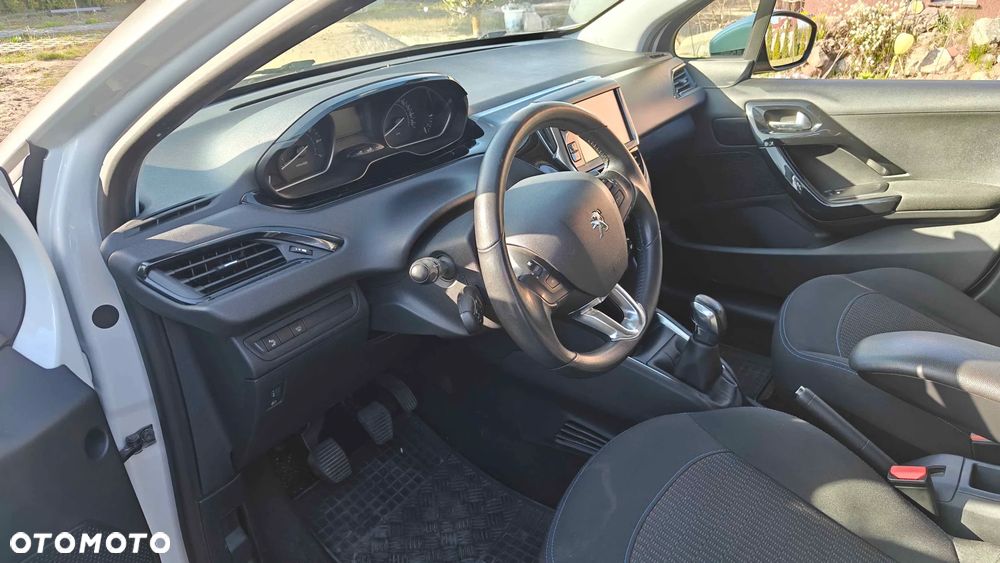 Peugeot 208 1.2 PureTech GPF Signature S&S - 14