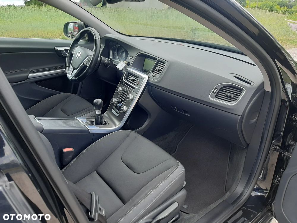 Volvo V60 D2 R-Design Momentum - 26