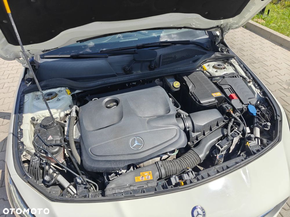 Mercedes-Benz CLA 180 7G-DCT UrbanStyle Edition - 21