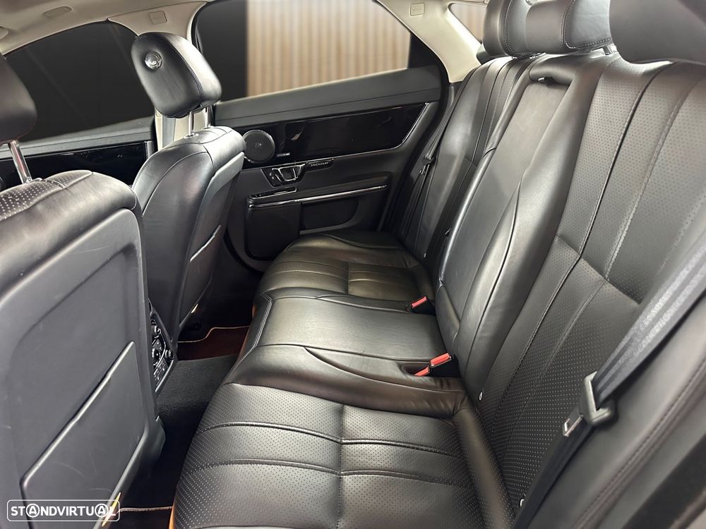 Jaguar XJ 3.0 D V6 Premium Luxury - 9