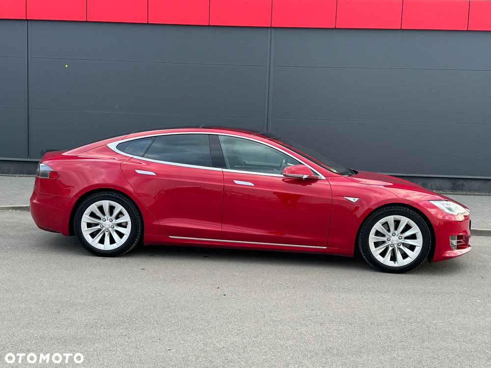 Tesla Model S - 8