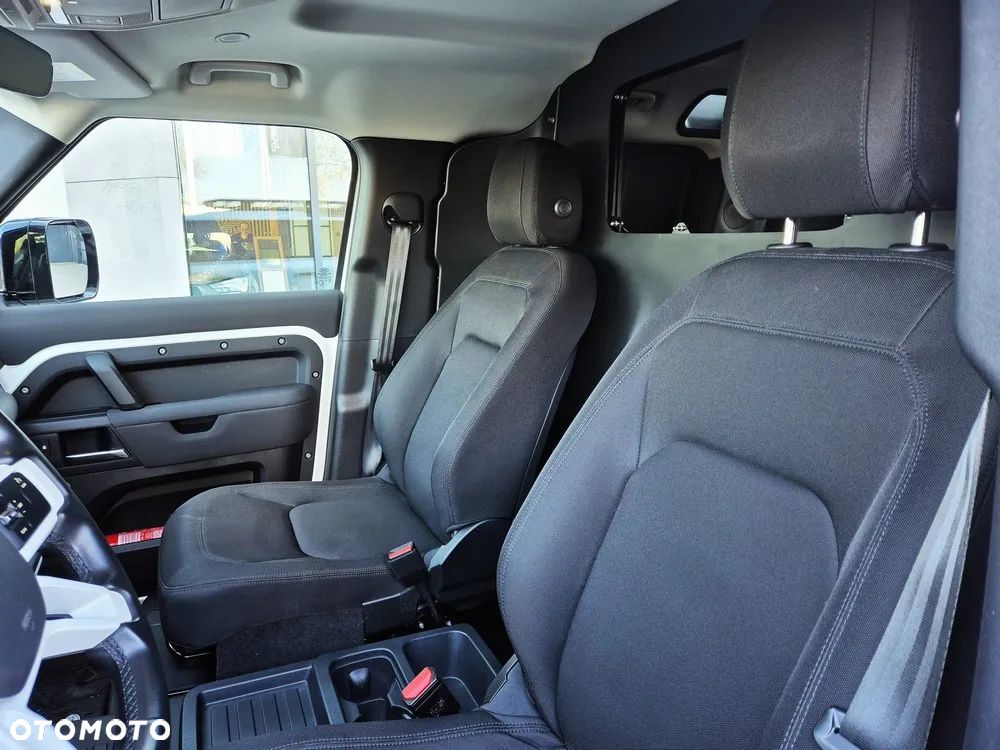 Land Rover Defender - 16