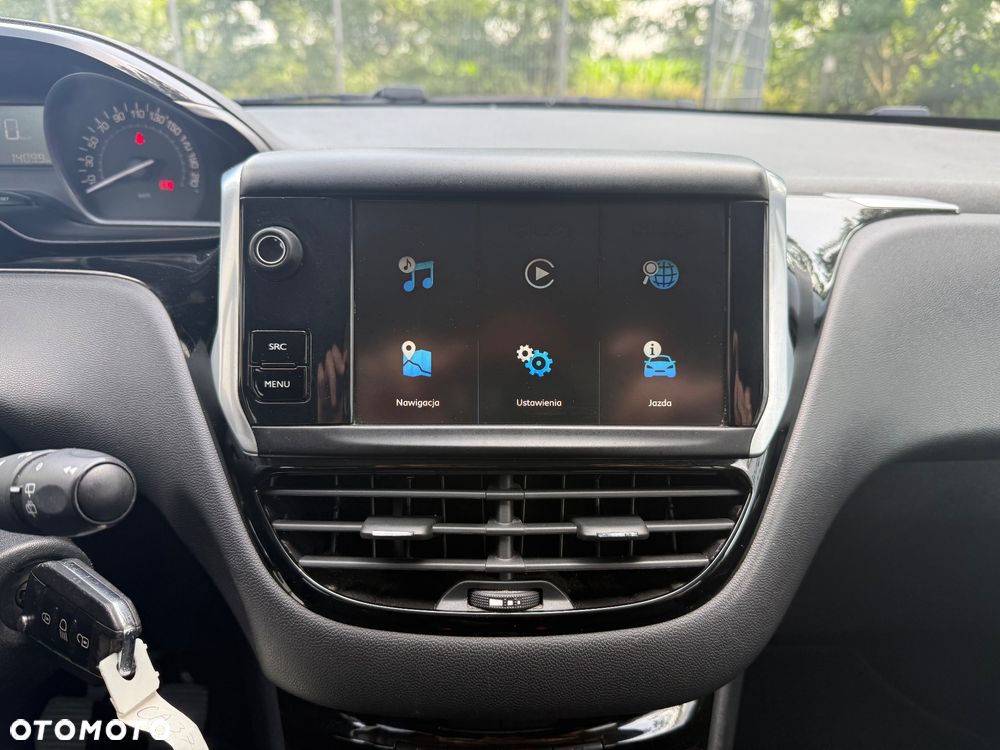 Peugeot 208 - 18
