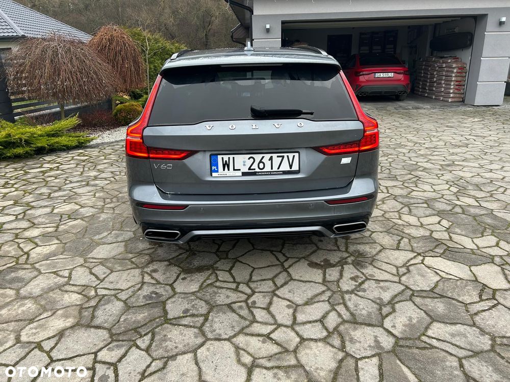 Volvo V60 T8 AWD Plug-In Hybrid R-Design - 2