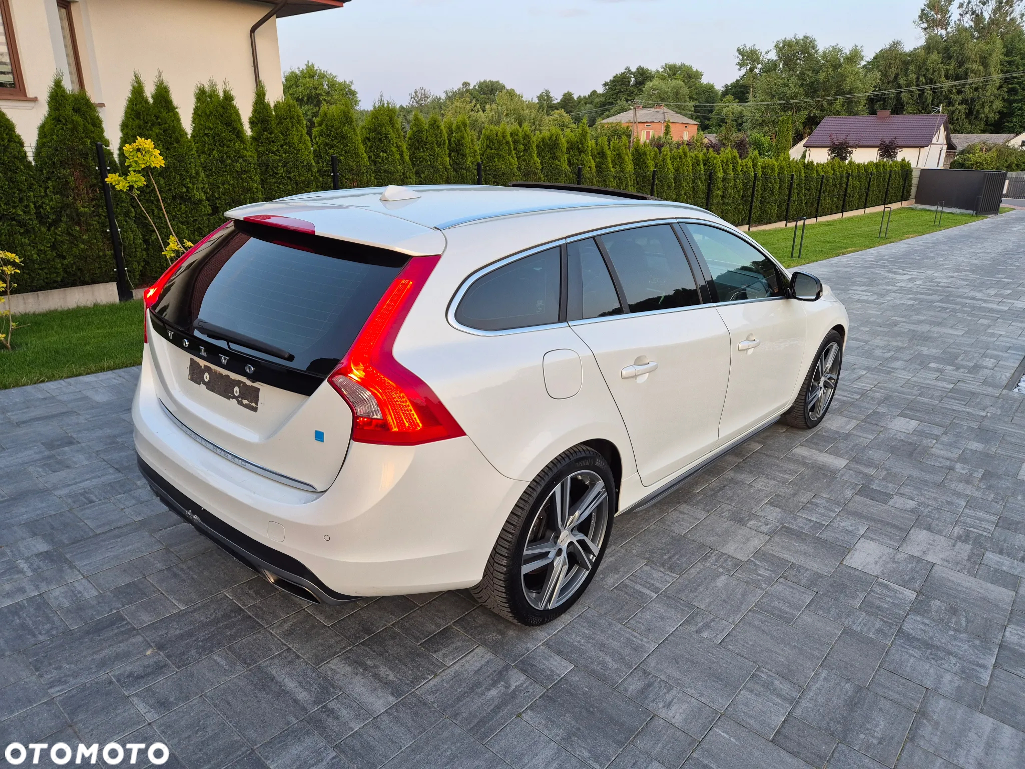 Volvo V60 D6 Plug-In-Hybrid AWD Geartronic Summum - 36