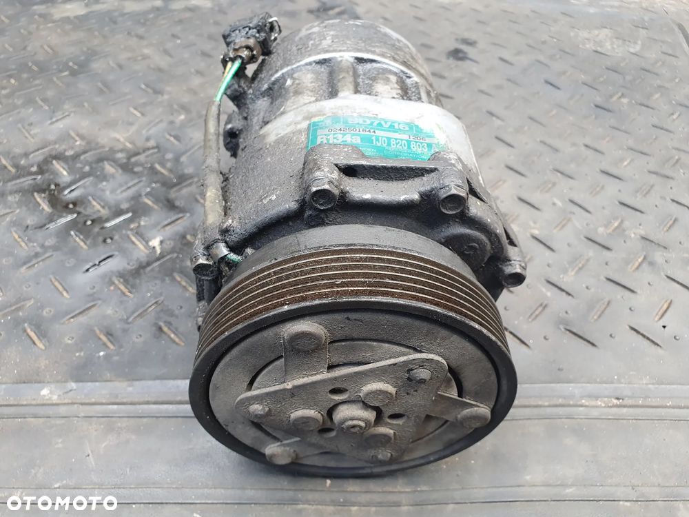 VW AUDI SEAT SKODA 1.6 1.8 1.9TDI SPRĘŻARKA KOMPRESOR KLIMATYZACJI 1J0820803A SD7V16 R134A SANDEN ORYGINAŁ A3 8L GOLF IV BORA LEON I TOLEDO II OCTAVIA I I INNE WTYCZKA INSTALACJA POSIADAM 2SZT - 1