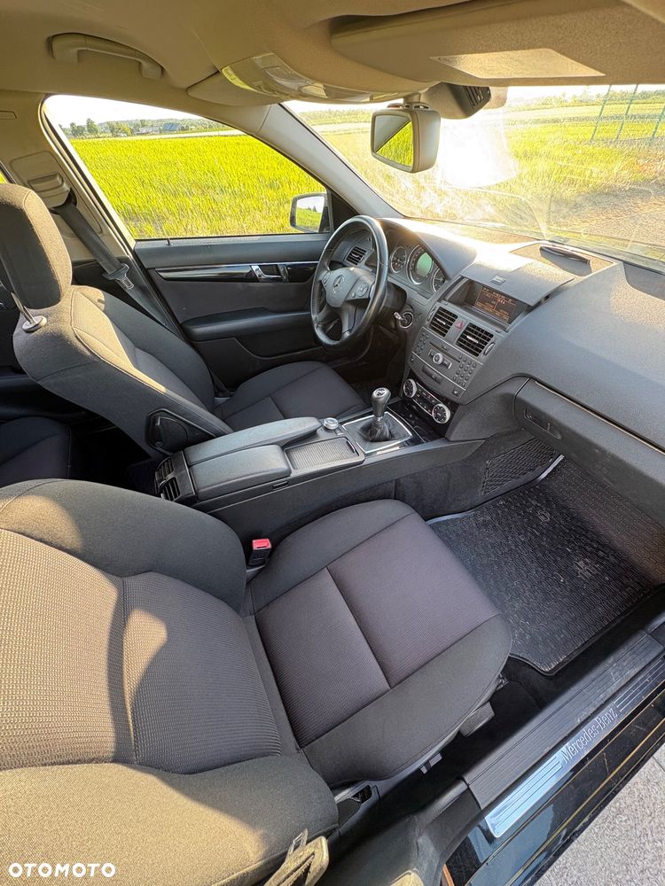 Mercedes-Benz Klasa C 220 CDI BlueEff Avantgarde - 17