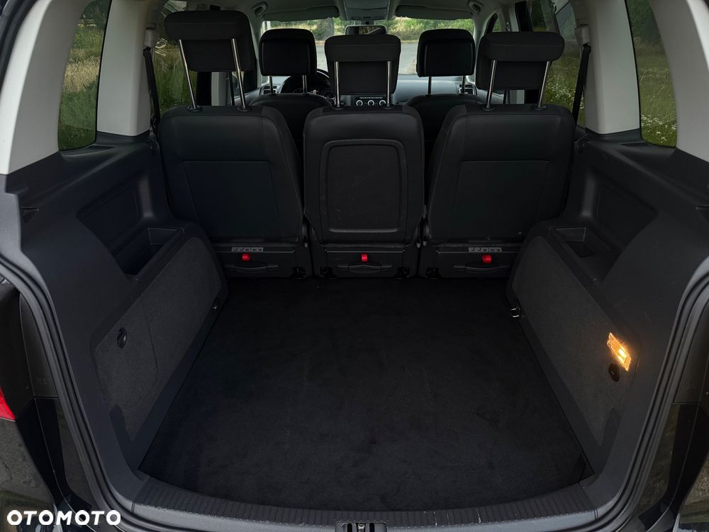 Volkswagen Touran - 34